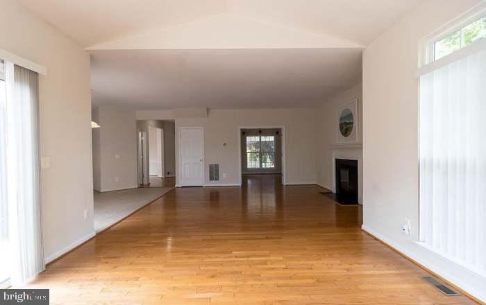 SIGNATURE AT BROADLANDS - Residential Lease