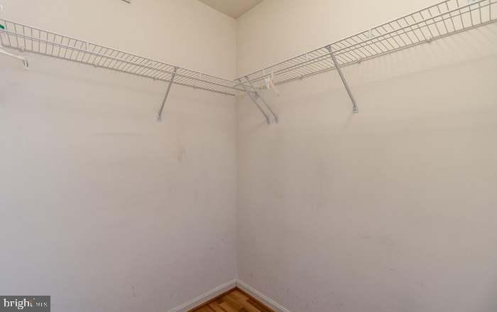 SIGNATURE AT BROADLANDS - Residential Lease