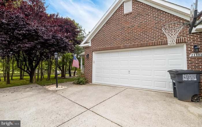 SIGNATURE AT BROADLANDS - Residential Lease