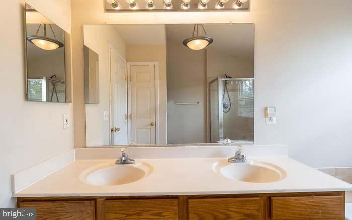 SIGNATURE AT BROADLANDS - Residential Lease