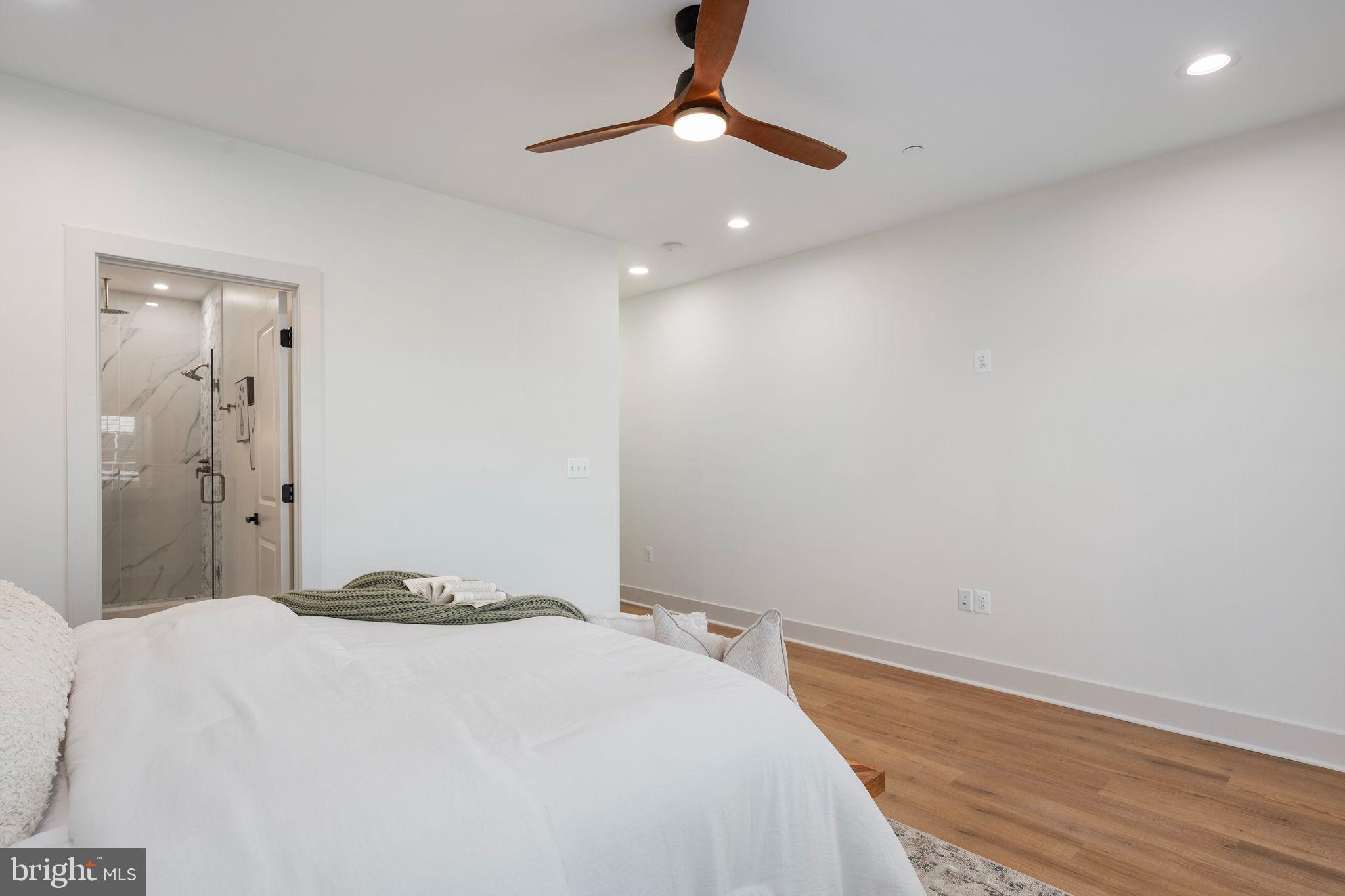 LOCUST POINT - Residential
