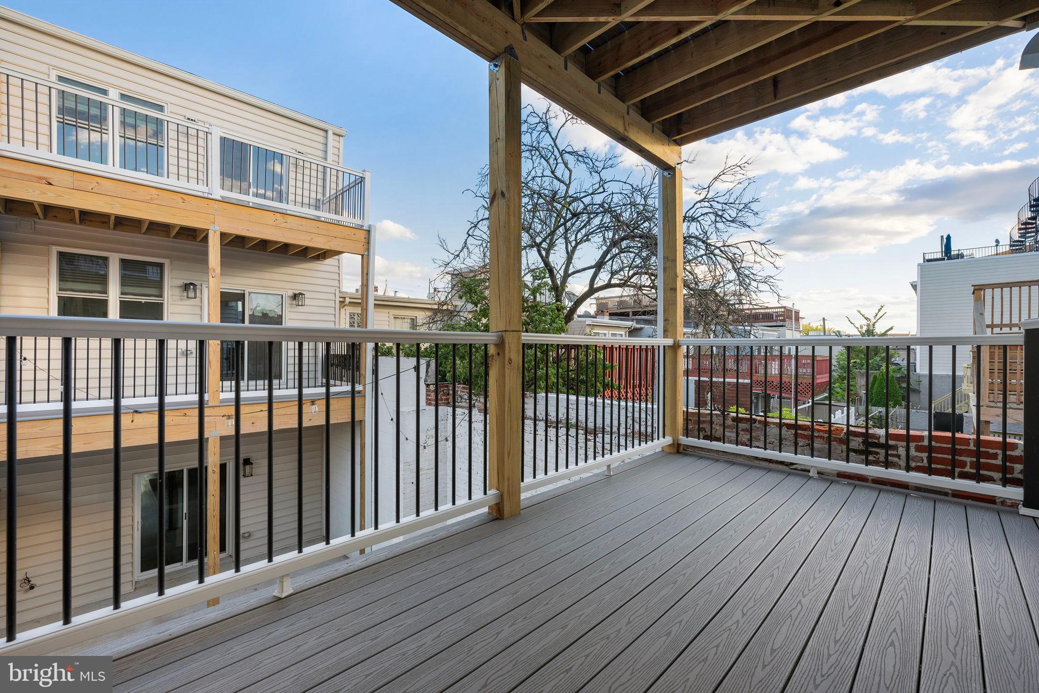 LOCUST POINT - Residential