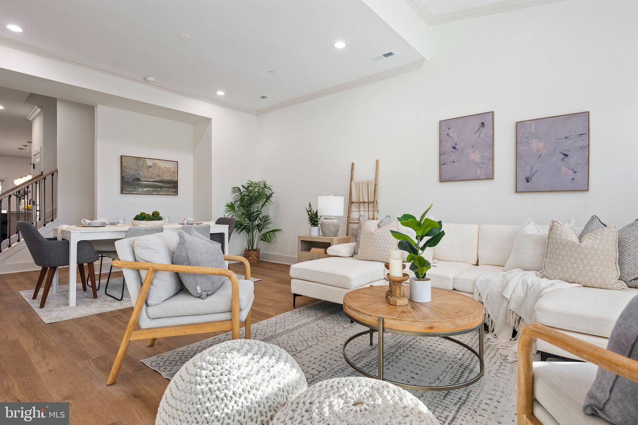 LOCUST POINT - Residential