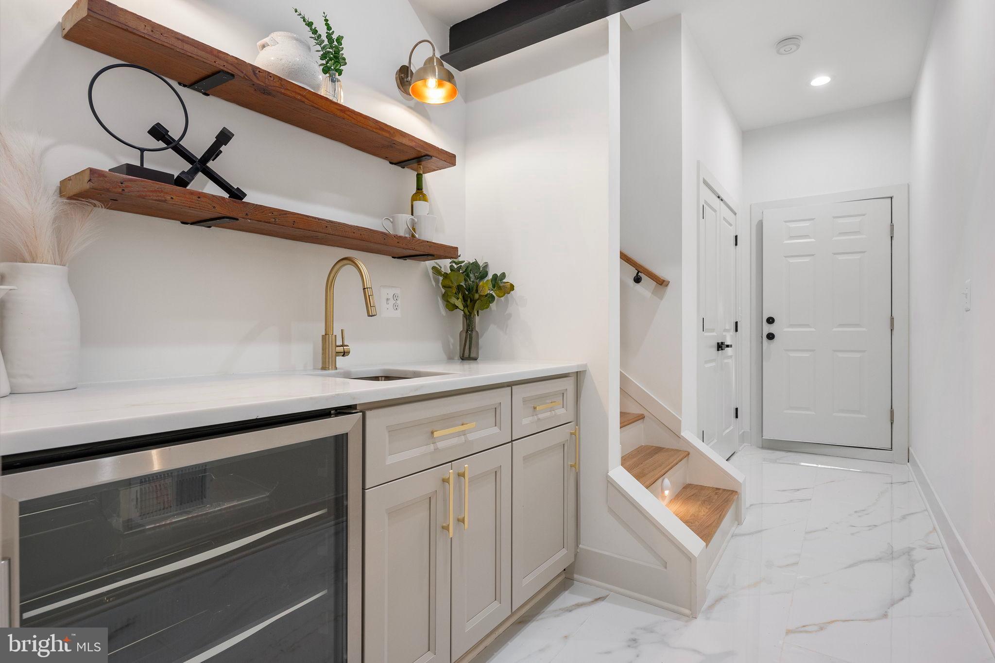 LOCUST POINT - Residential