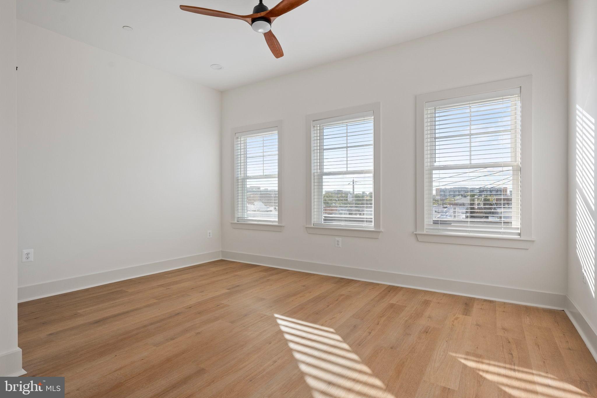 LOCUST POINT - Residential