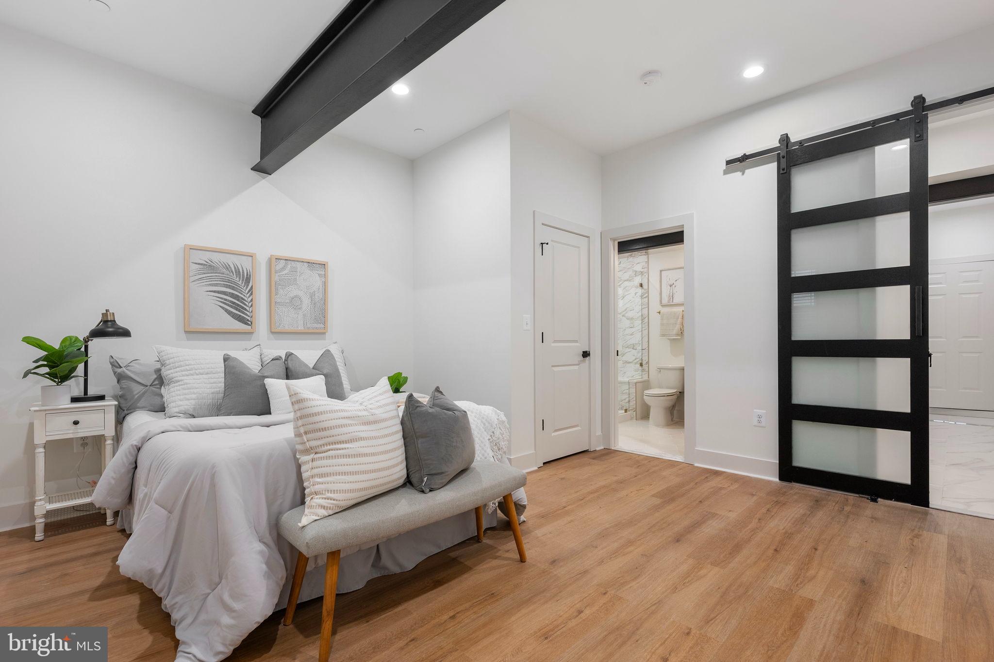 LOCUST POINT - Residential