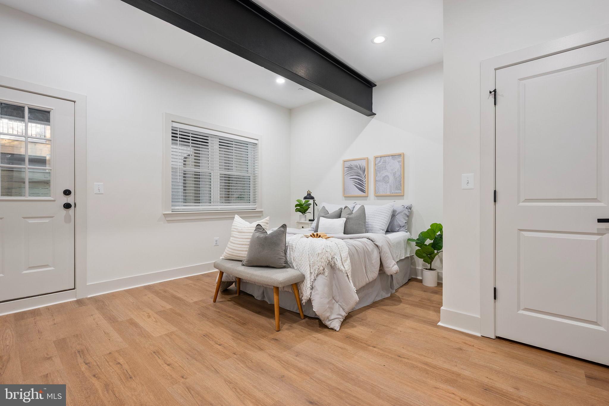 LOCUST POINT - Residential