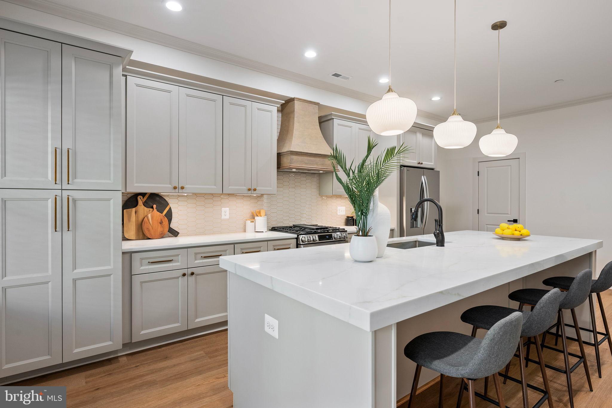 LOCUST POINT - Residential