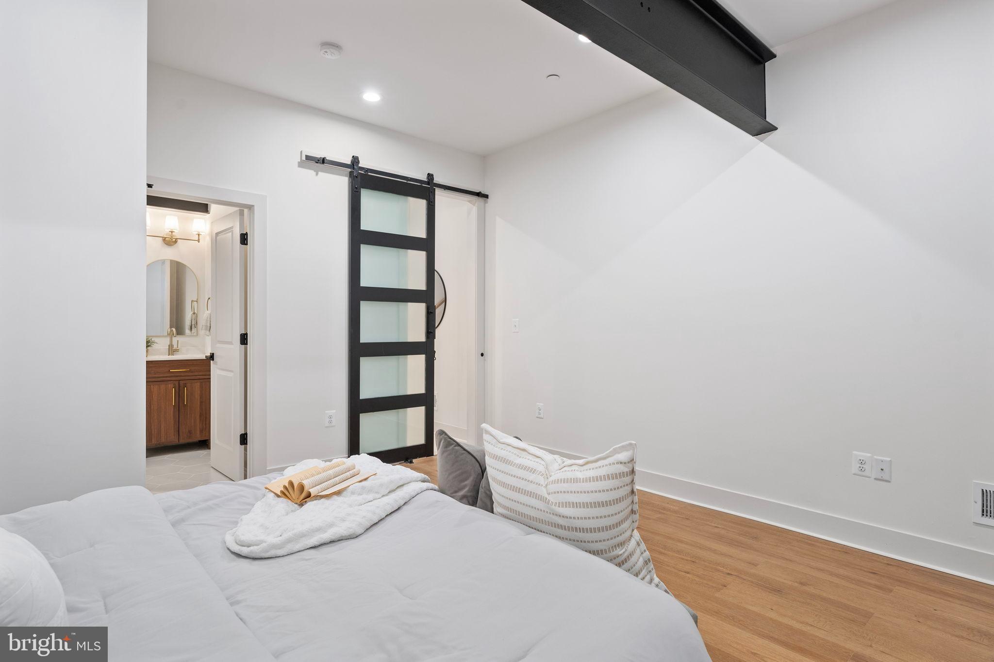 LOCUST POINT - Residential