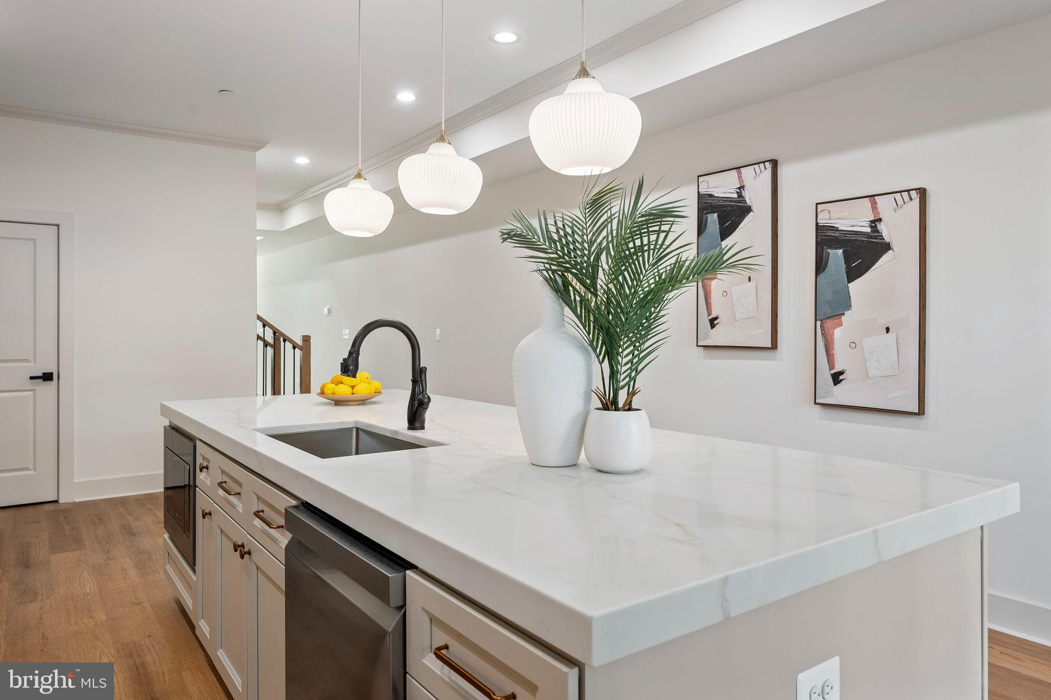 LOCUST POINT - Residential