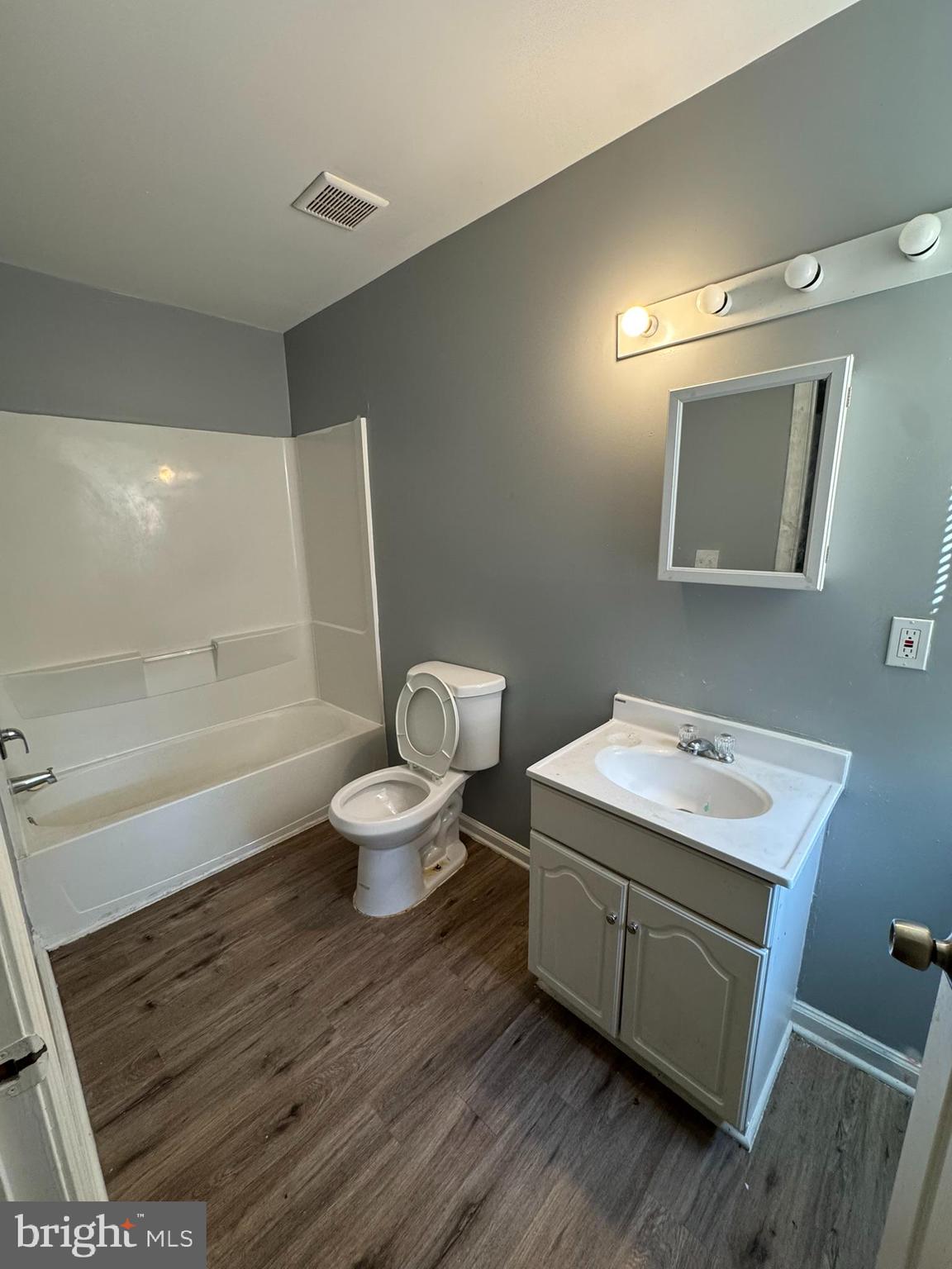 SANDTOWN-WINCHESTER - Residential