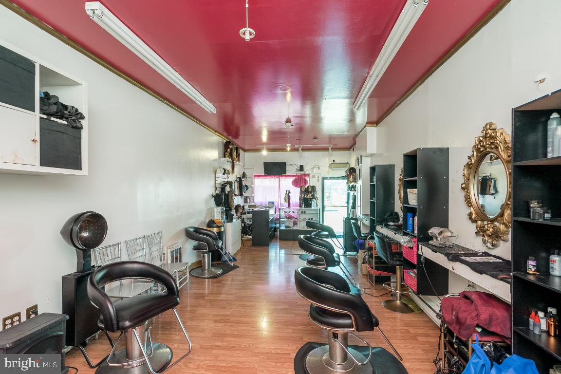 UNIVERSITY CITY - Residential Income