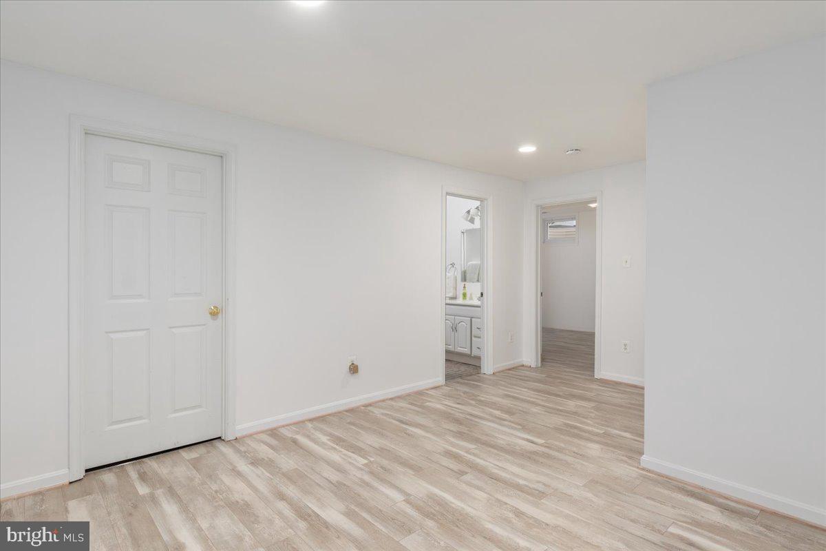 ASHBURN VILLAGE - Residential