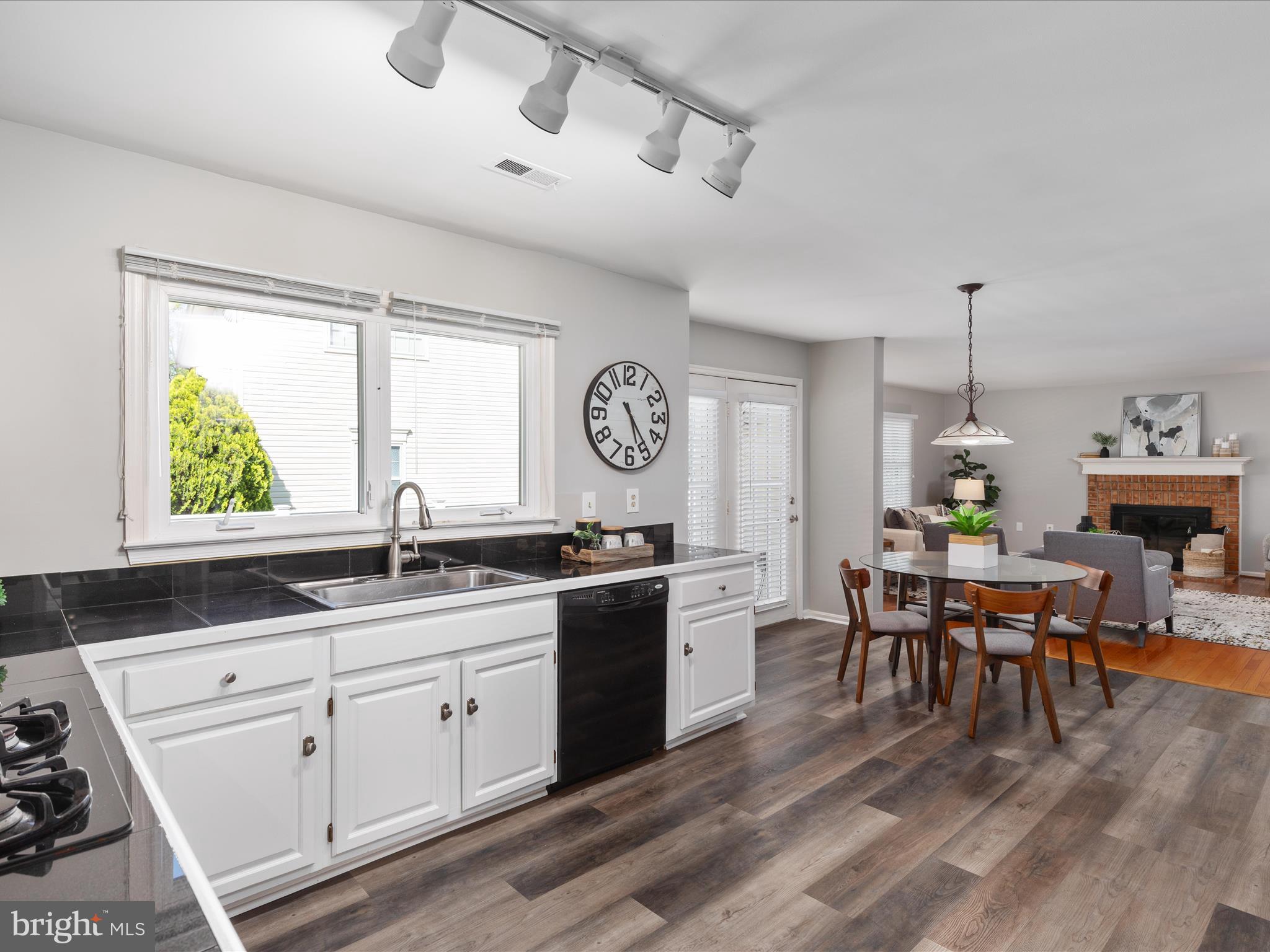 ASHBURN VILLAGE - Residential