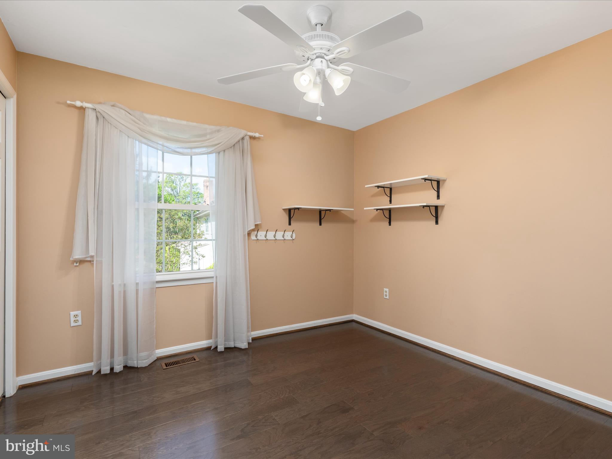 ASHBURN VILLAGE - Residential