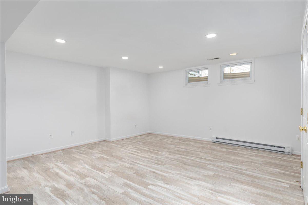 ASHBURN VILLAGE - Residential