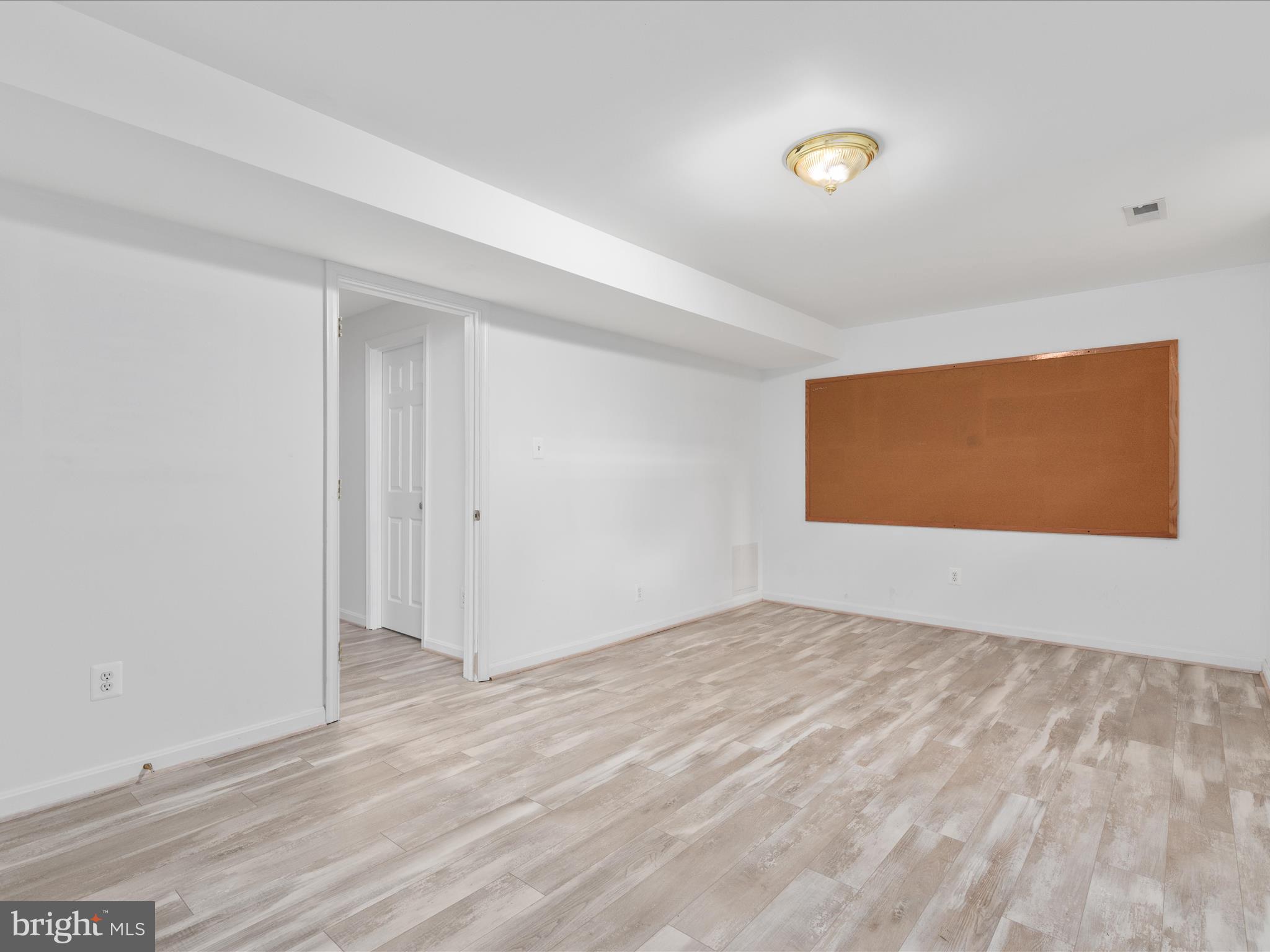 ASHBURN VILLAGE - Residential