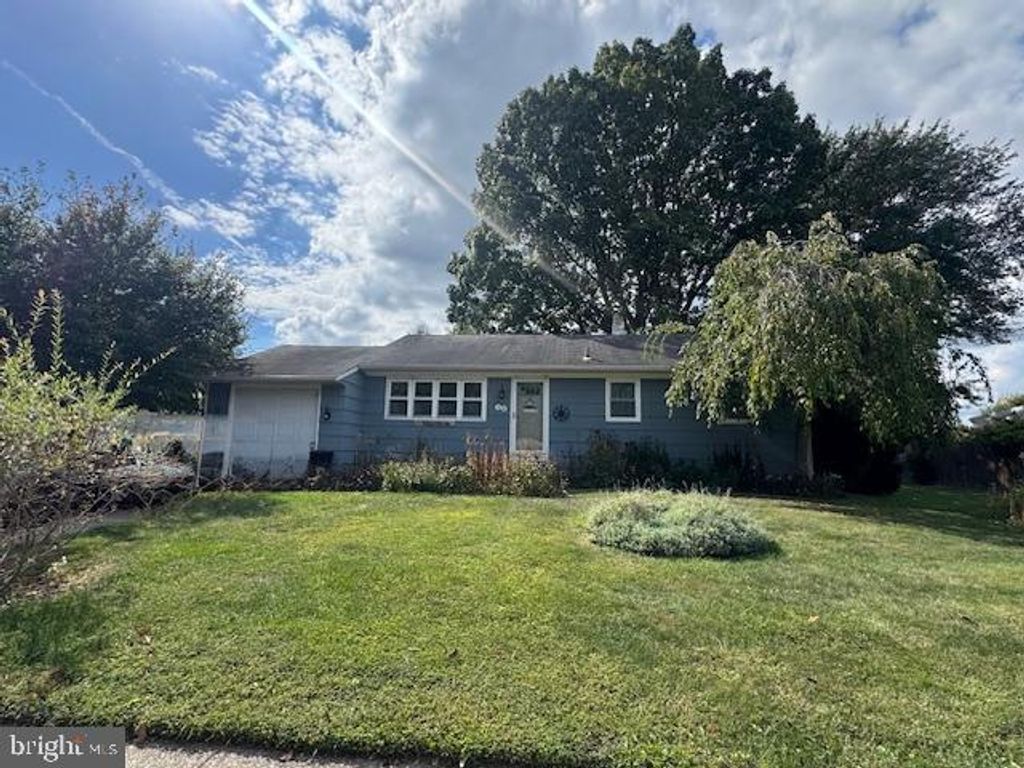 Photo of 13 Sayen Drive, HAMILTON, NJ 08690 (MLS # NJME2067082)