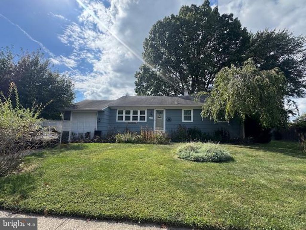 Photo of 13 Sayen Drive, HAMILTON, NJ 08690 (MLS # NJME2067082)