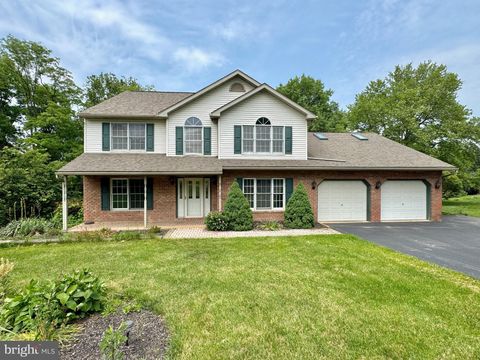 21 ORCHARD PLACE BERNVILLE PA 19506