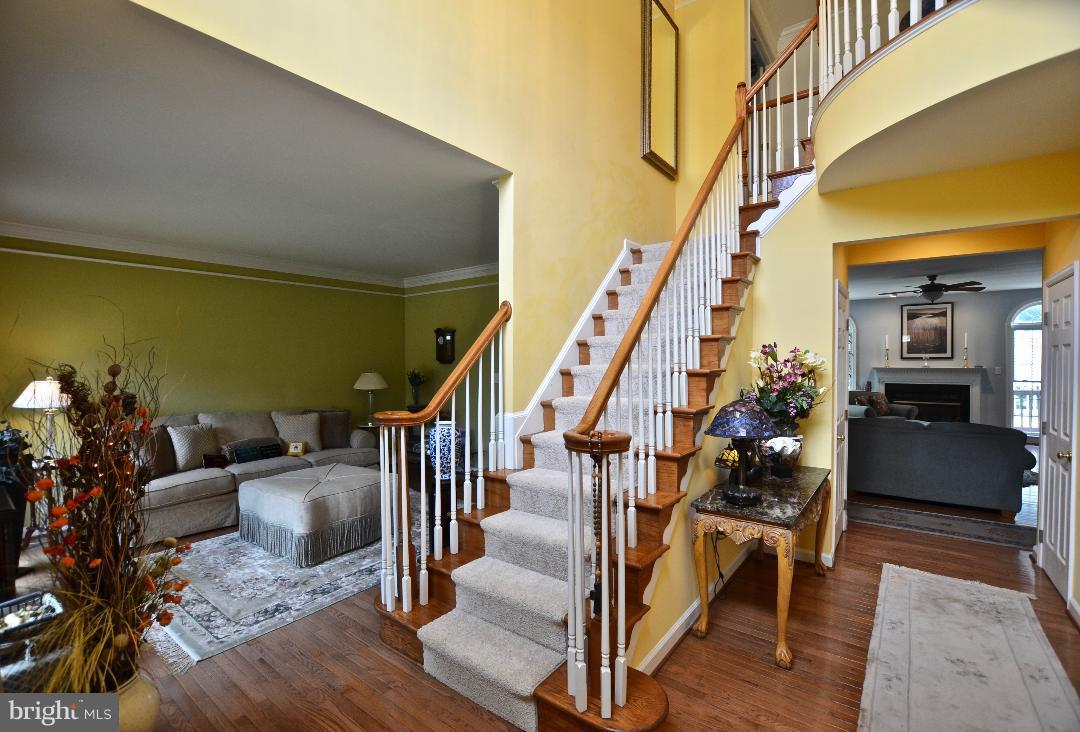 RIVER CREST - Residential