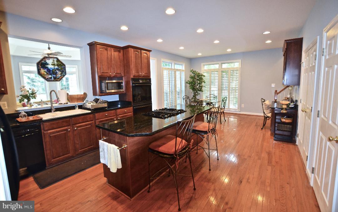 RIVER CREST - Residential