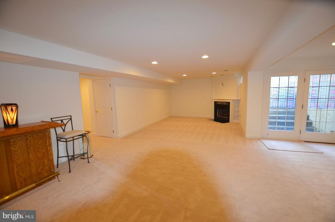 RIVER CREST - Residential