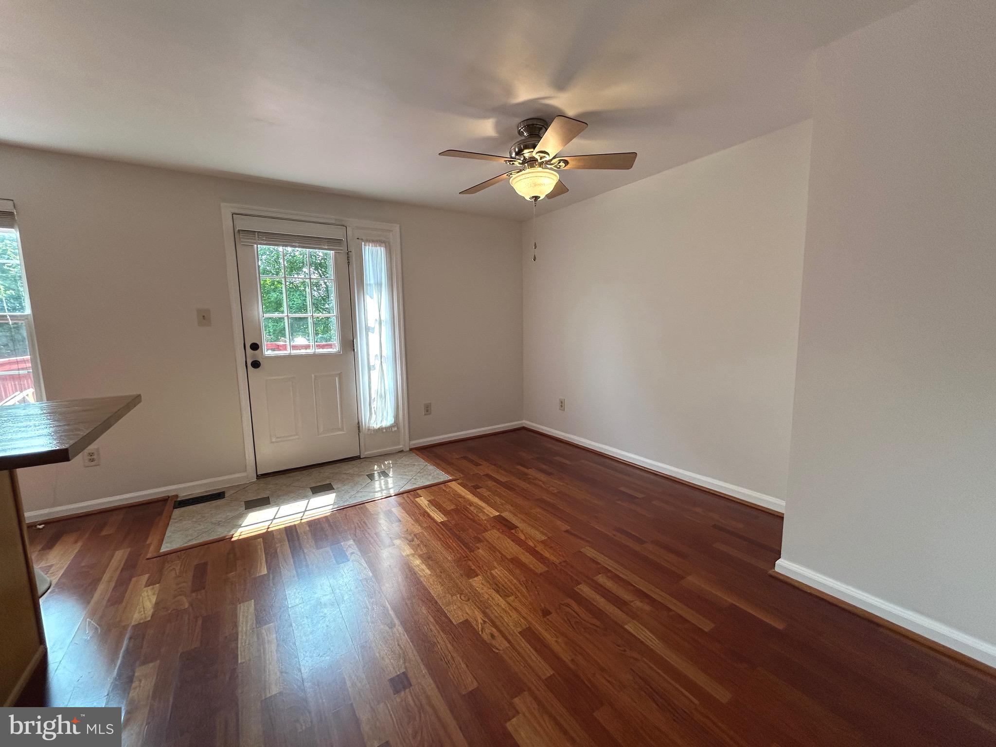 43494 POSTRAIL SQUARE