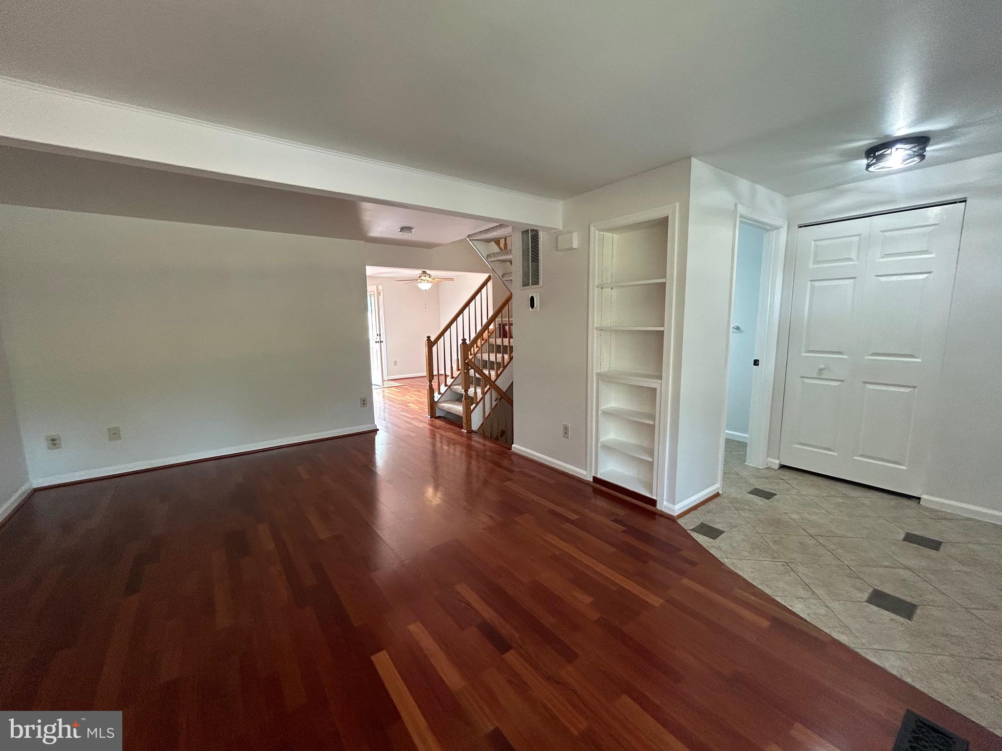43494 POSTRAIL SQUARE