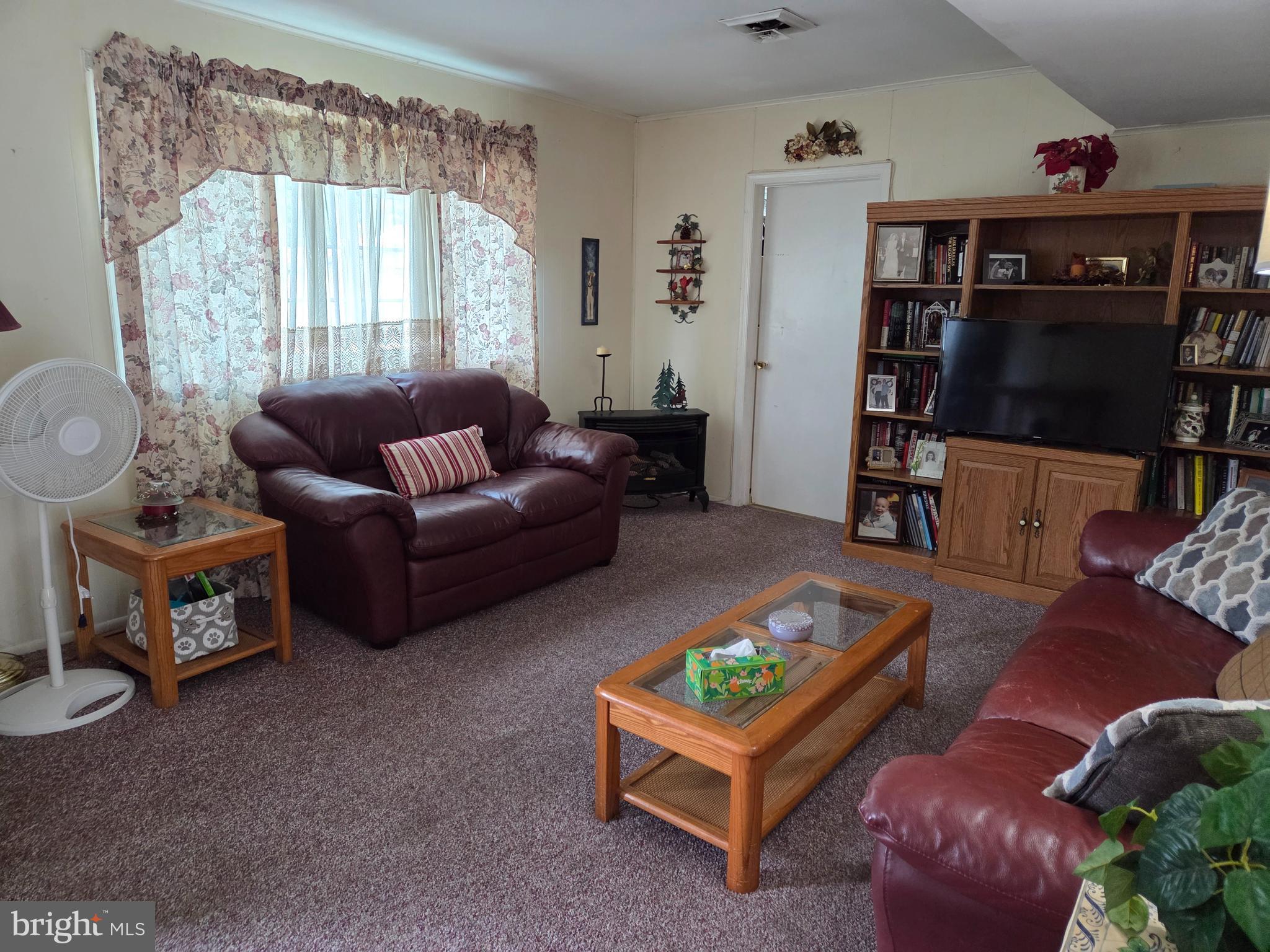 SOUTHAMPTON HILLS - Residential