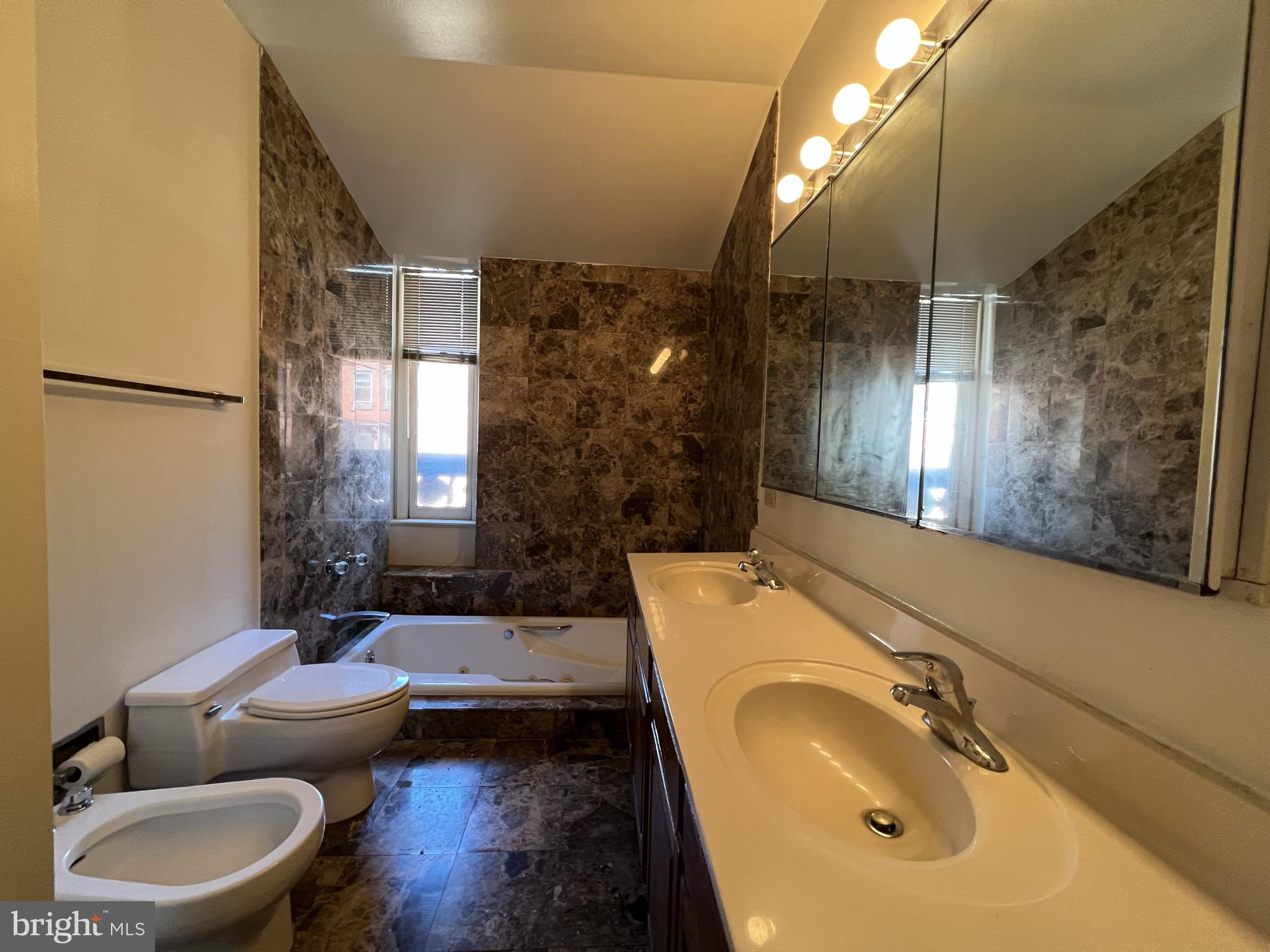 RITTENHOUSE SQUARE - Residential Lease