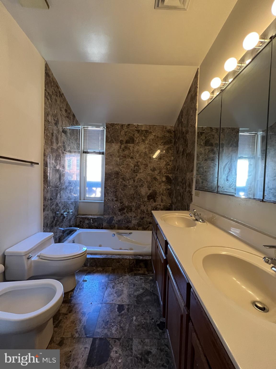 RITTENHOUSE SQUARE - Residential Lease