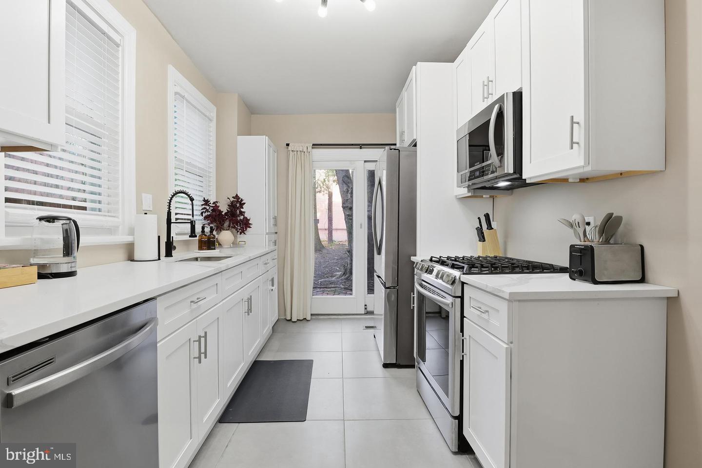 547 S FRONT STREET