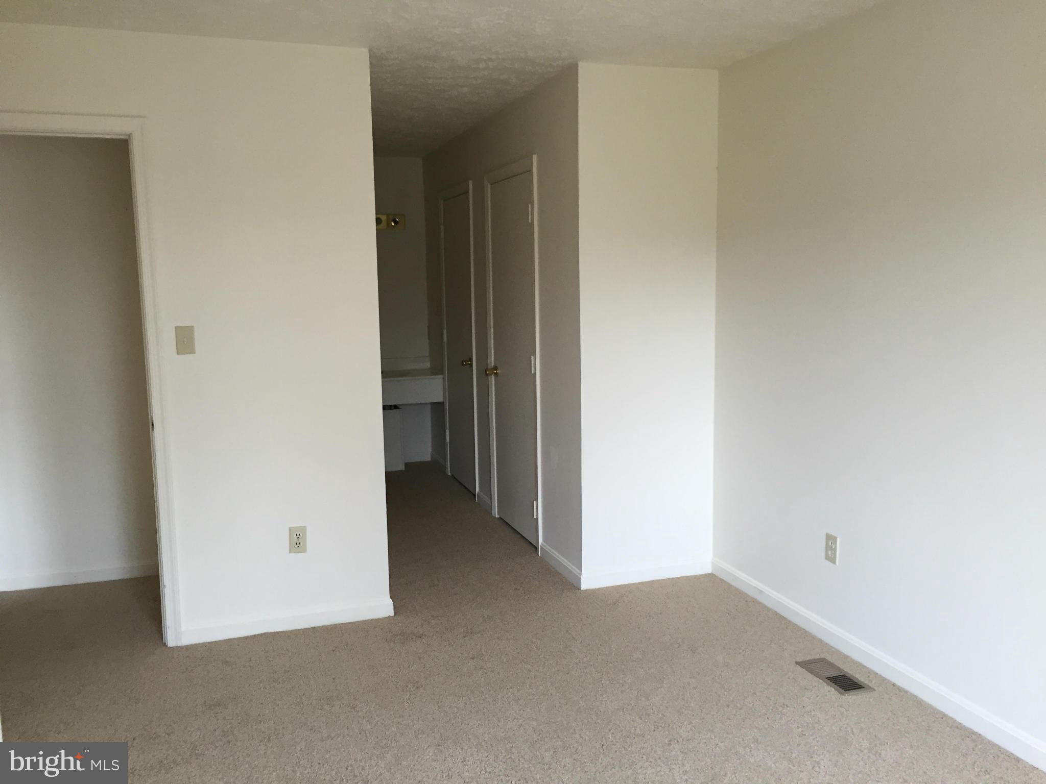 COLUMBIA COMMONS - Residential Lease