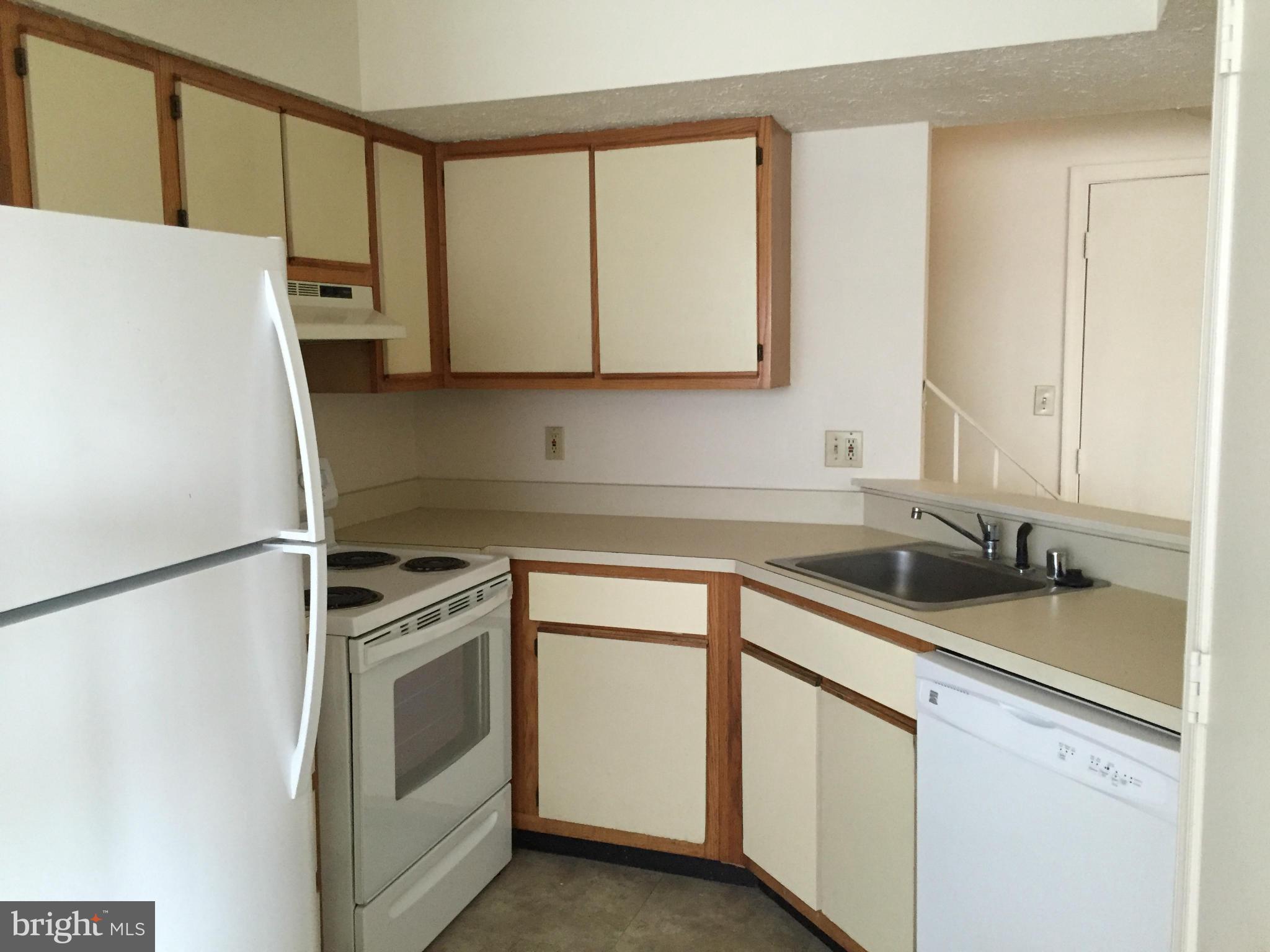 COLUMBIA COMMONS - Residential Lease