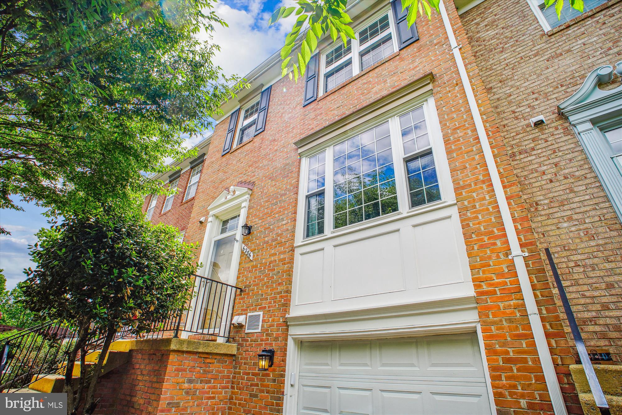 Welcome to Kingstowne living at its best! This beautifully updated 3-bedroom, 2 full and 2 half-bath townhome offers nearly 2,500 square feet of stylish living space. The open floor plan features gleaming hardwood floors, neutral paint throughout, and plenty of natural light. The chef-inspired kitchen boasts a custom tile backsplash, spacious cabinetry, and a layout perfect for cooking and entertaining. Enjoy entertaining friends on your shady massive deck which is sounded by lush green trees.
Upstairs, you'll find spacious bedrooms and updated bathrooms, while the lower level provides bonus space ideal for a home office, rec room, or a comfortable retreat for visiting guests exploring the Nation’s Capital.
Enjoy the convenience of easy parking with ample visitor spaces, and take advantage of all Kingstowne has to offer—two outdoor pools, fitness centers, tennis courts, walking trails, and tot lots. Just a short bike ride away from the neighborhood pool and retail shops, and ideally located near the Franconia-Springfield Metro, Fort Belvoir, the Pentagon, and DC.
This is an ideal home in a highly sought-after Kingstowne Community!