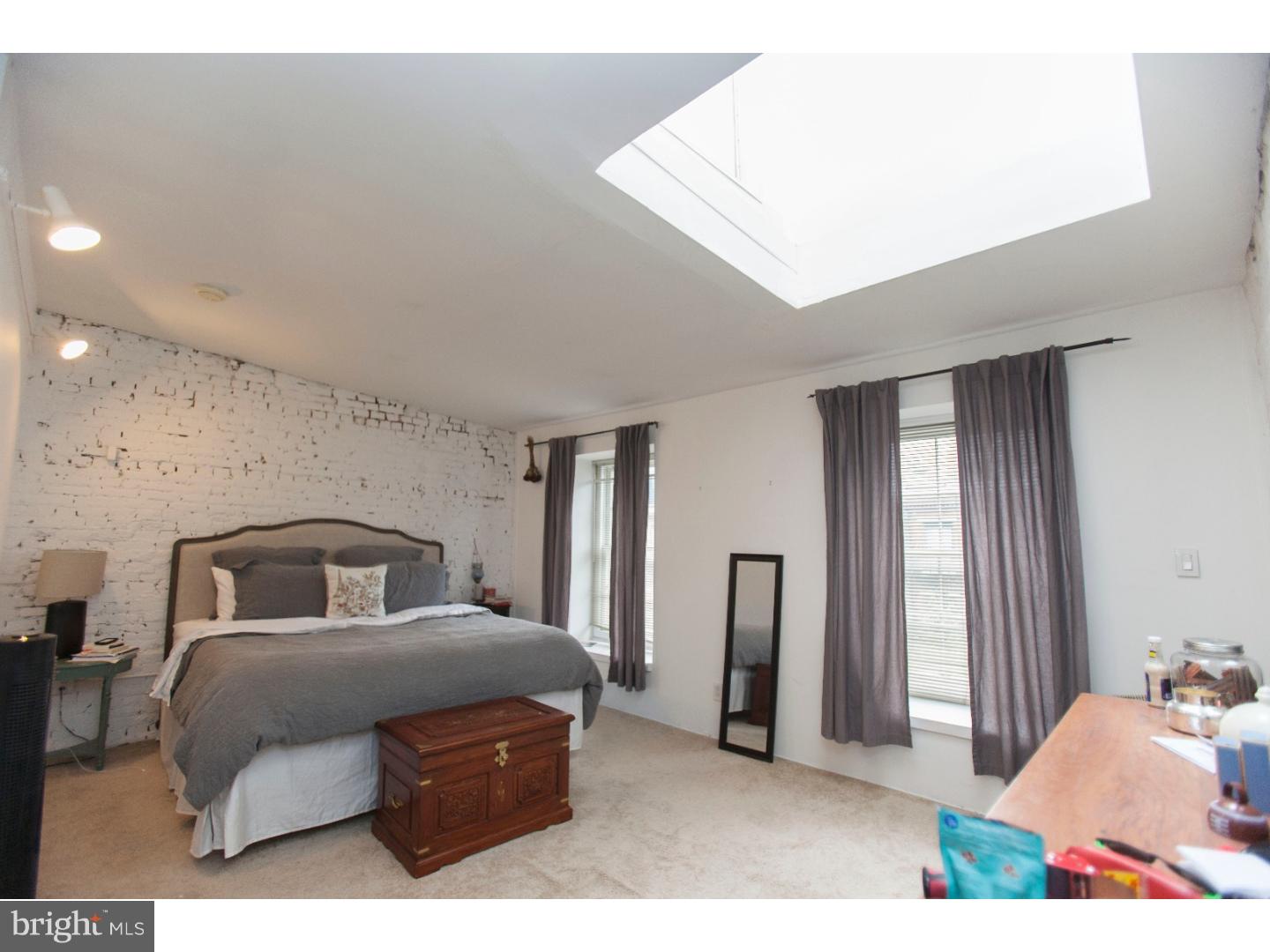 OLD CITY - Commercial Sale