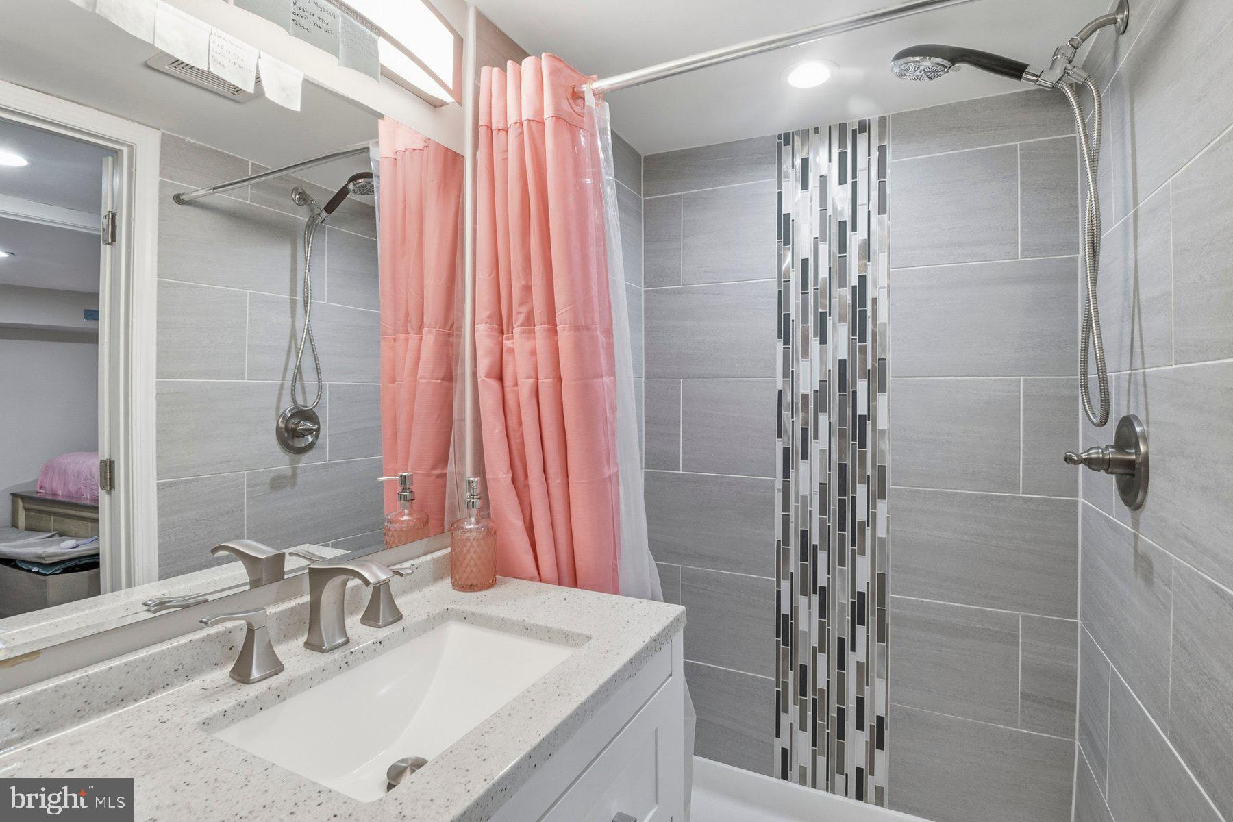 DUNDALK MANOR - Residential