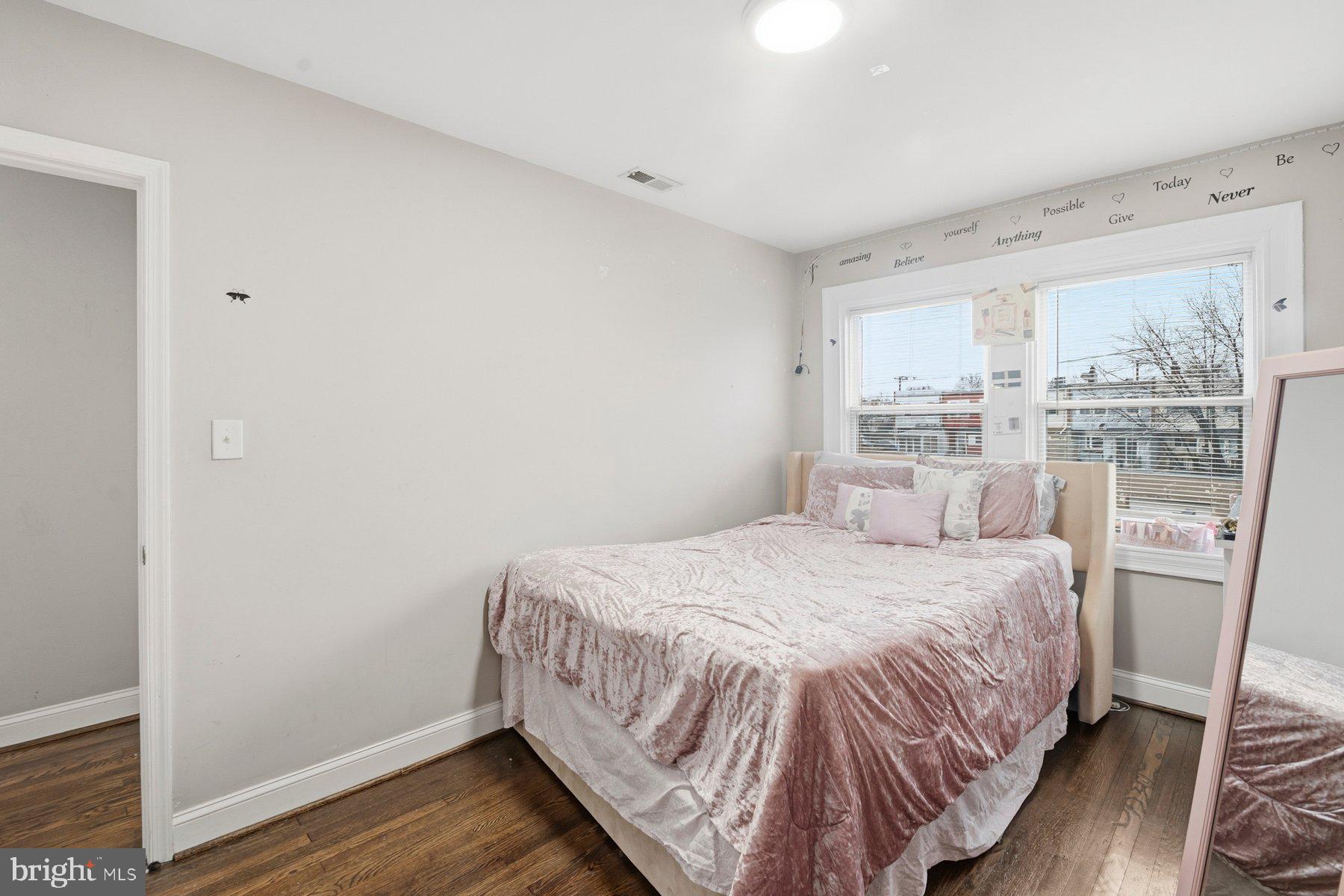 DUNDALK MANOR - Residential