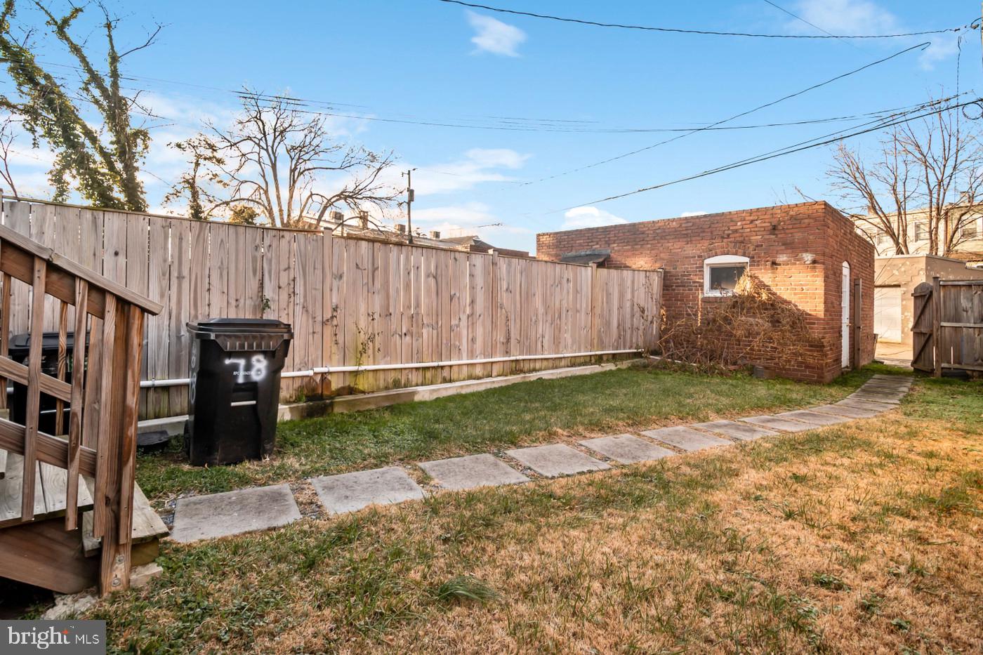 DUNDALK MANOR - Residential