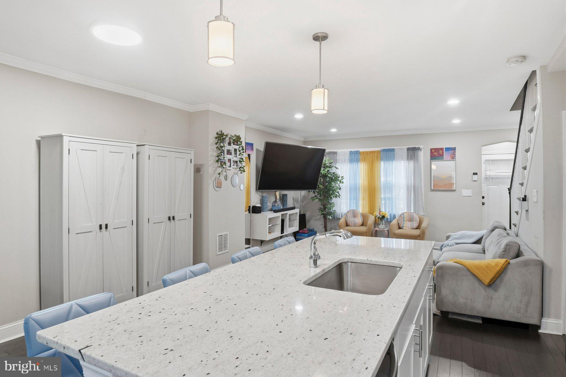 DUNDALK MANOR - Residential