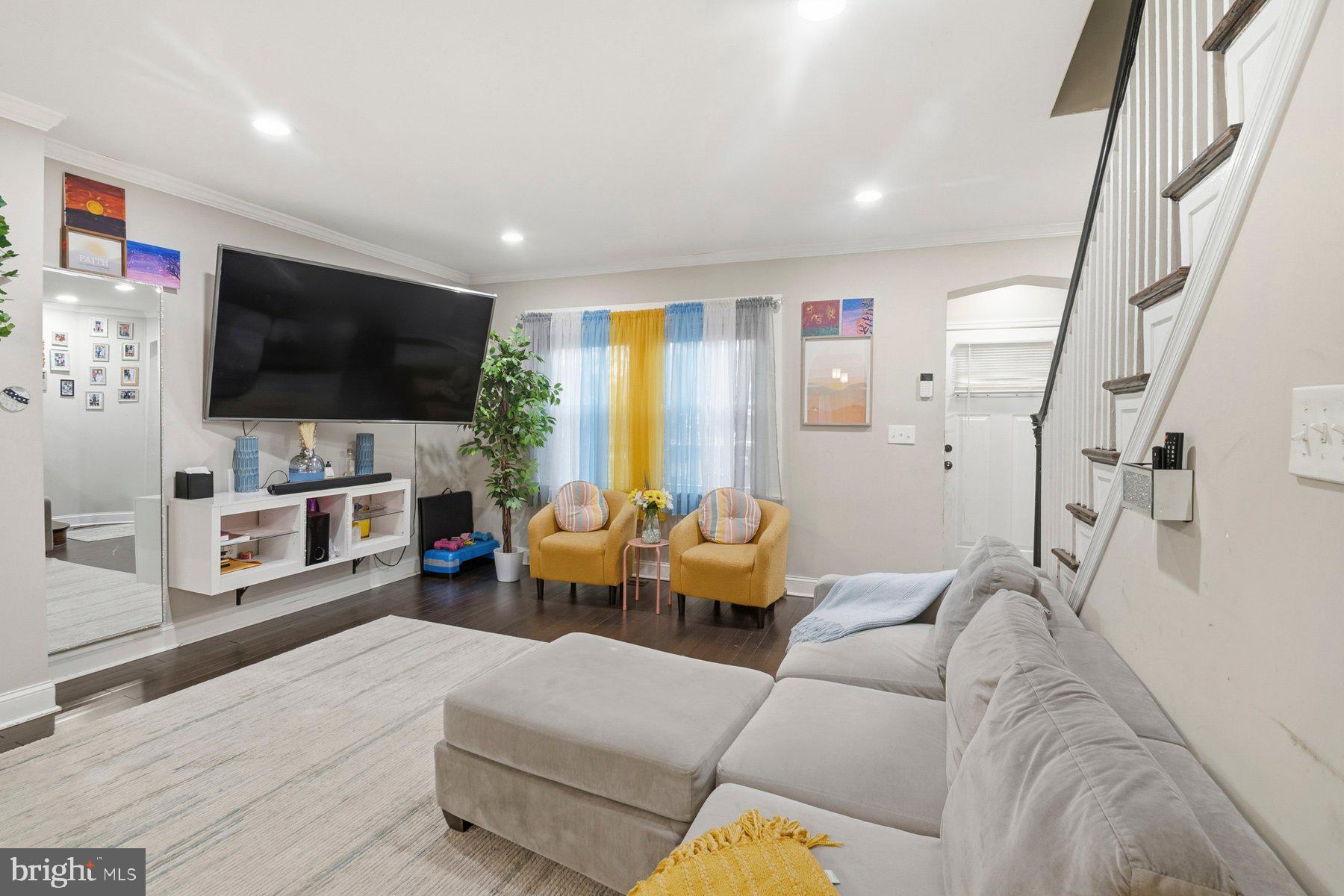 DUNDALK MANOR - Residential