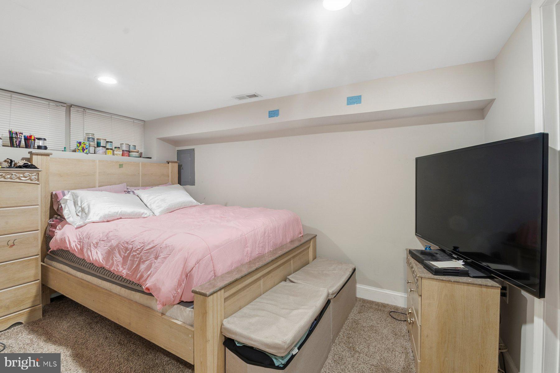 DUNDALK MANOR - Residential