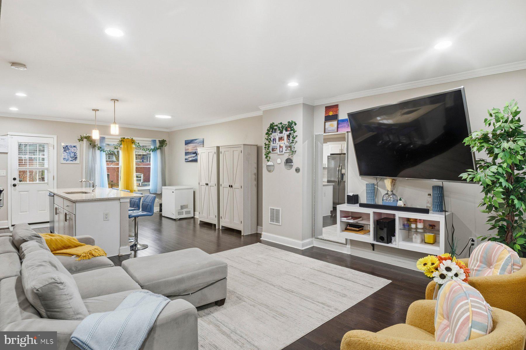 DUNDALK MANOR - Residential