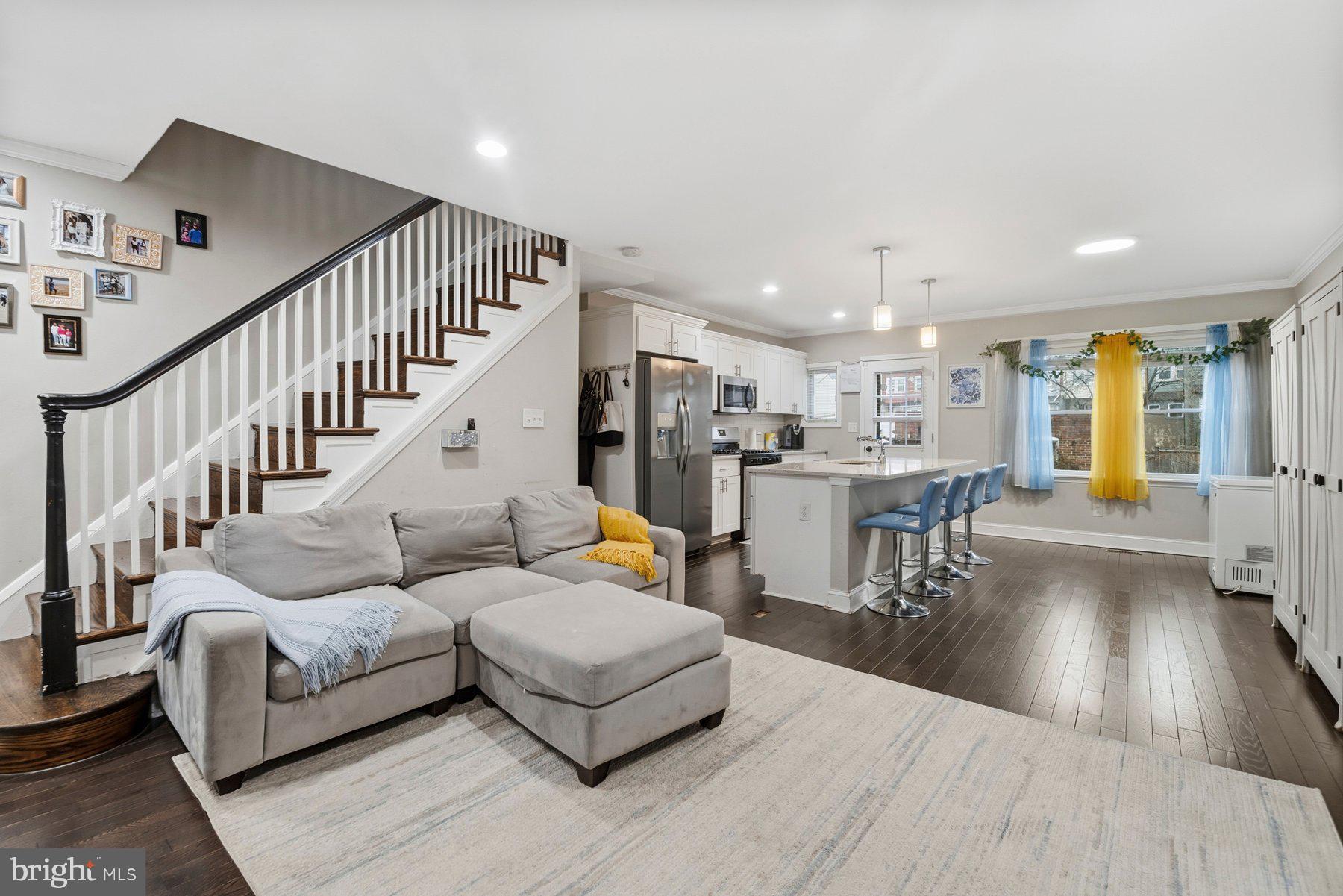 DUNDALK MANOR - Residential