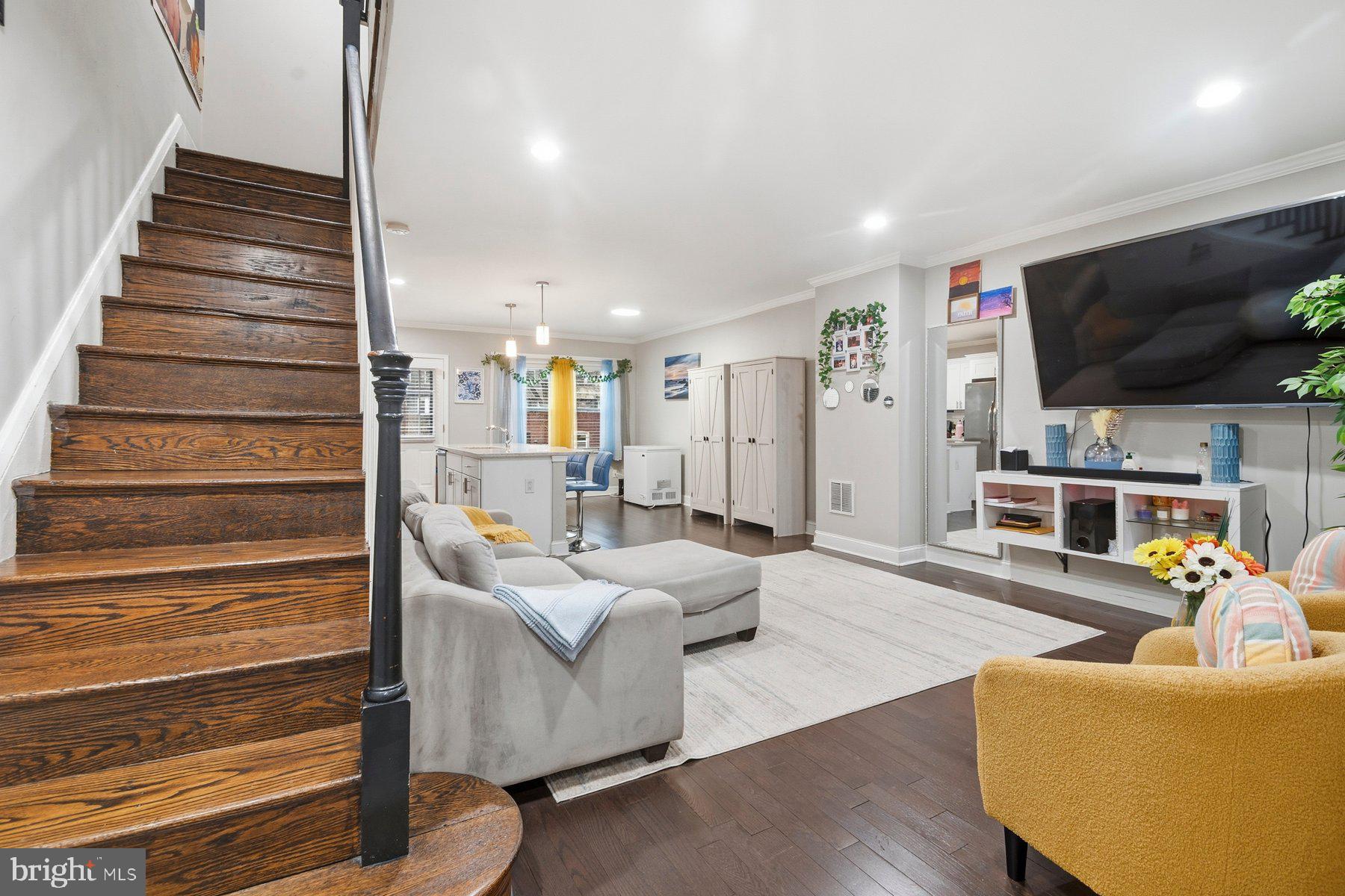 DUNDALK MANOR - Residential