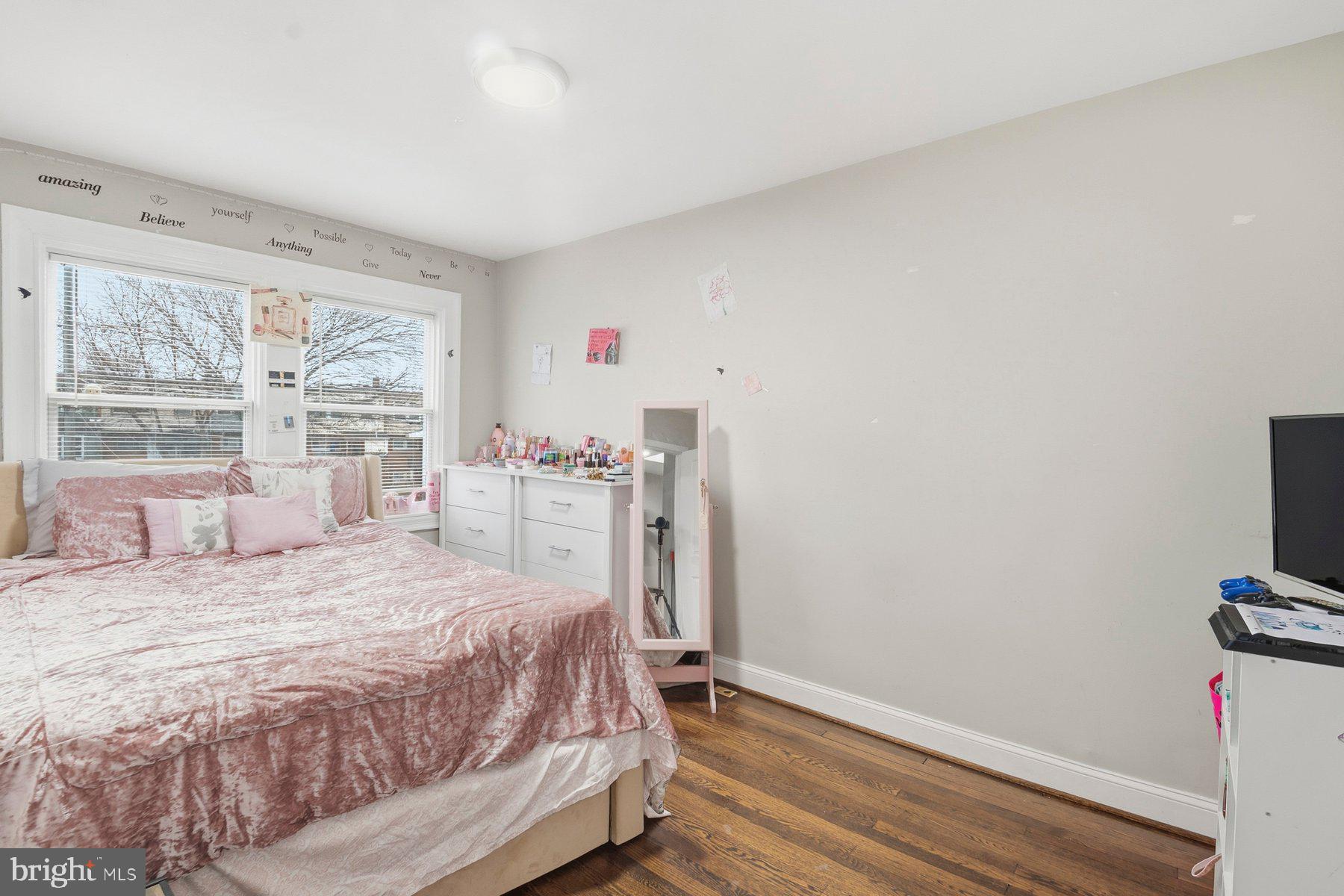 DUNDALK MANOR - Residential