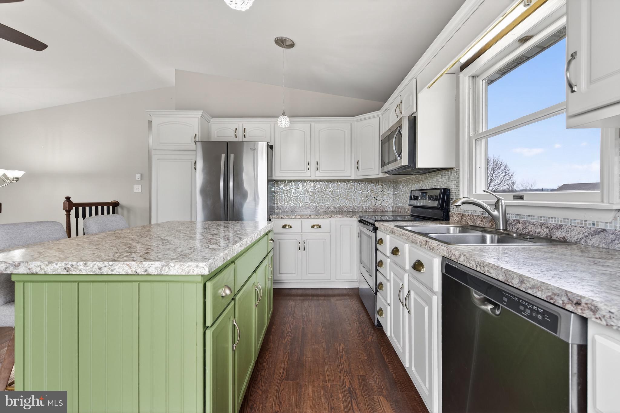 LAKE WYNONAH - Residential