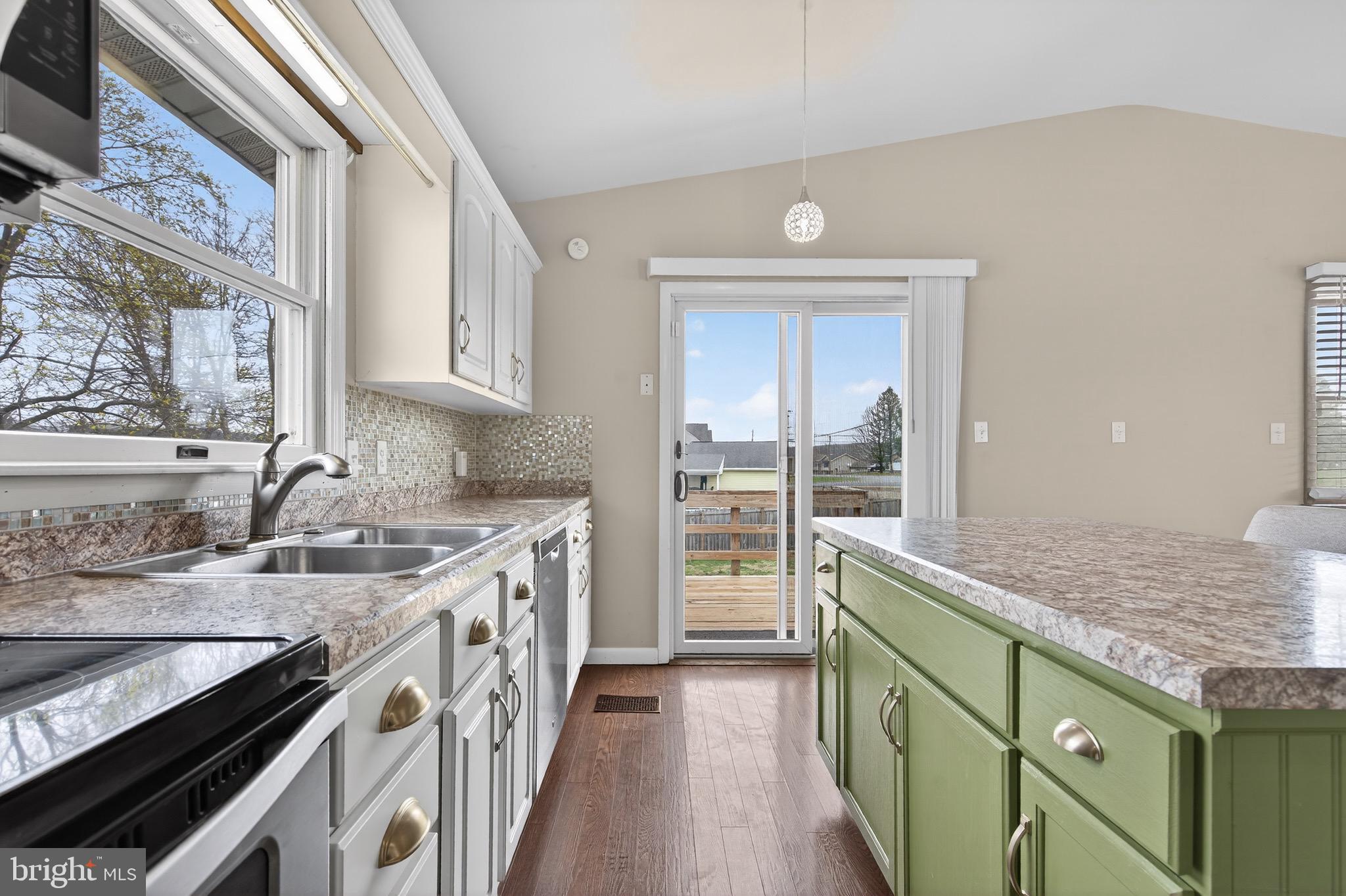 LAKE WYNONAH - Residential