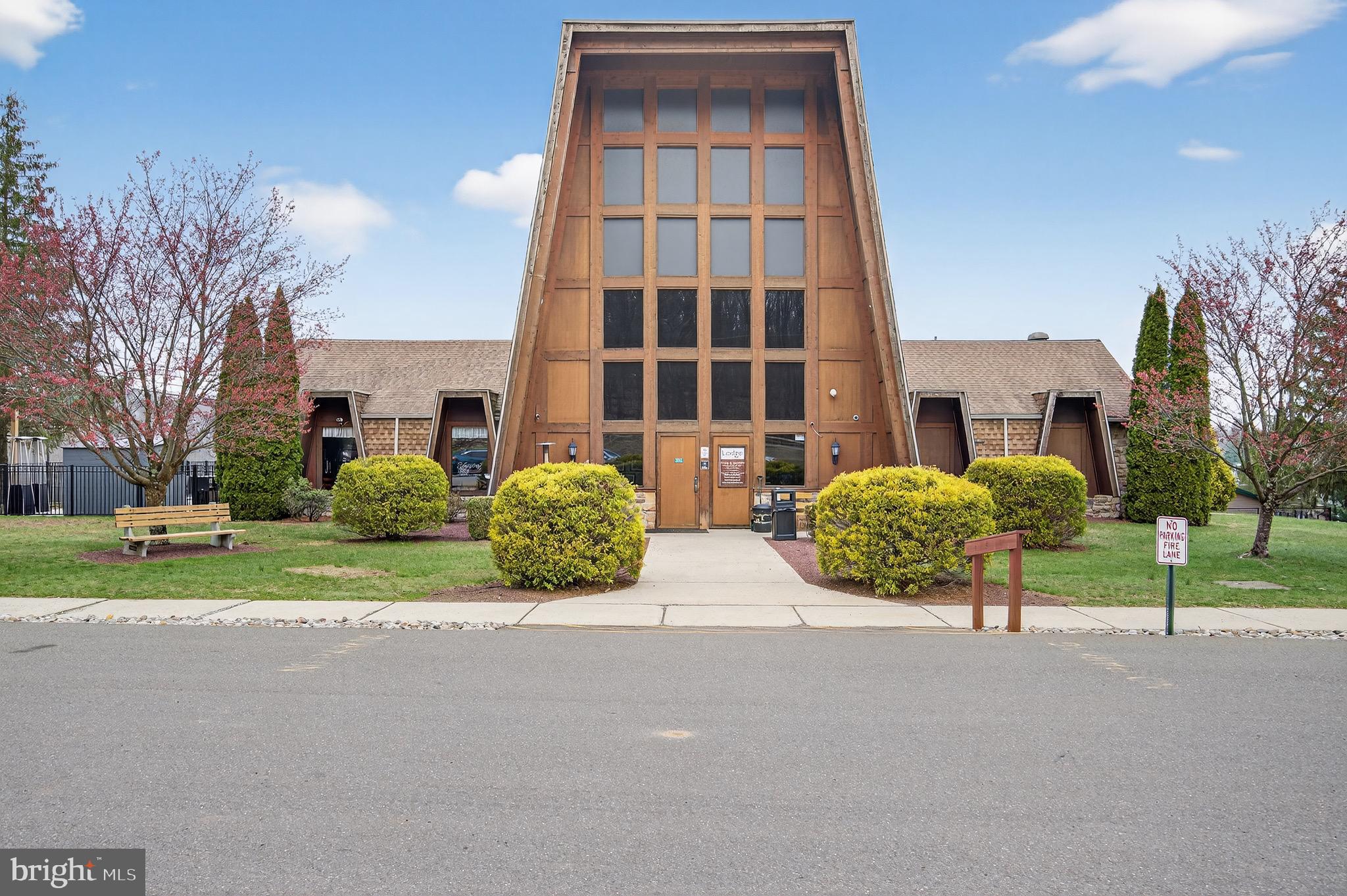 LAKE WYNONAH - Residential